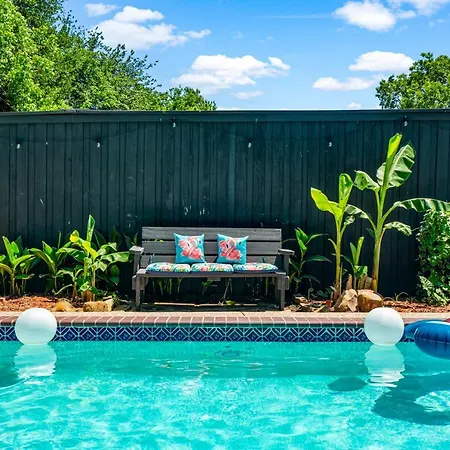 Dallas Oak Lawn Oasis W/ Private Pool, Hot Tub